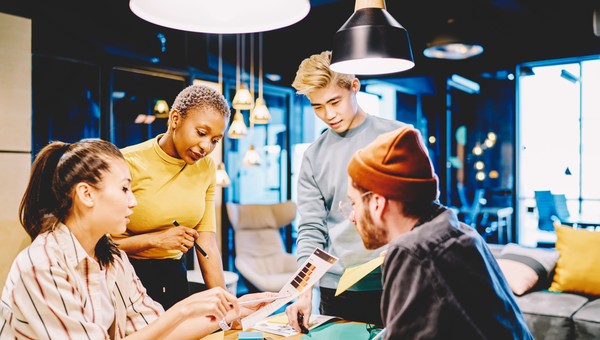 社交悍匪E人VS职场社恐I人