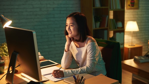 同事说她今天WFH，是什么意思？