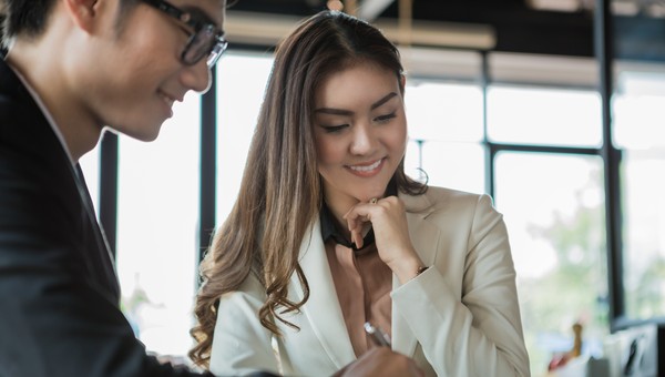 外国同事老说“Thank you”，你就只会回“you’re welcome”?